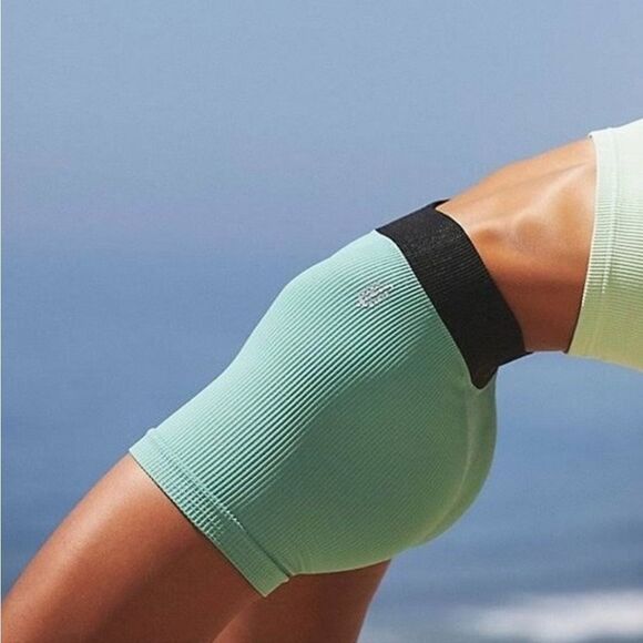 Free People Movement FP Seamless Shorts Fresh Cut Green Medium/Large NWT - Picture 1 of 13